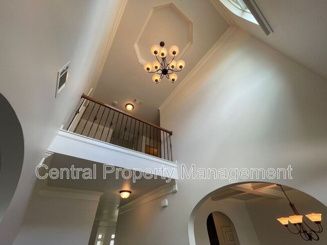 Building Photo - 514 W Holloway Dr