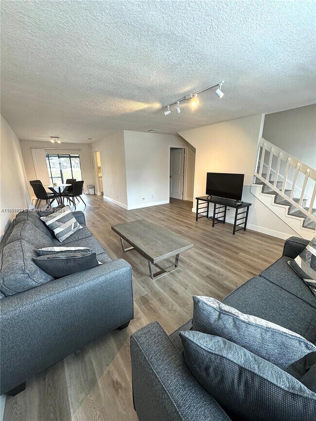 Building Photo - 4303 Inlet Cir