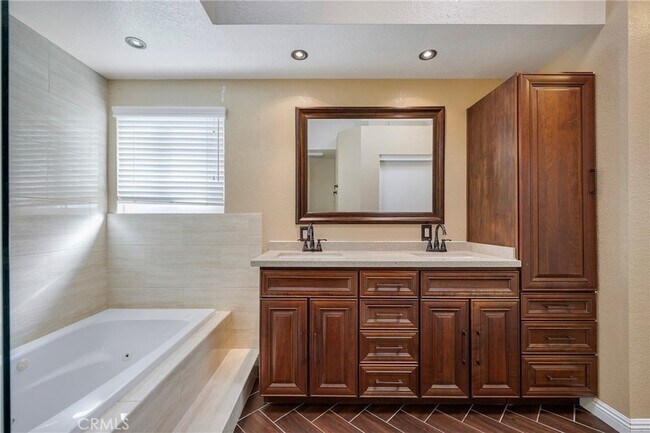 Building Photo - 5963 meadowood COurt