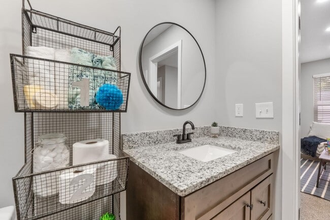 Building Photo - 382 N Franklin St