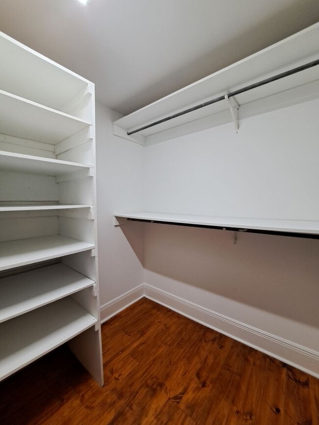 Building Photo - GORGEOUS 3BR/2 BA Single Family Home!  $500 off 1st Month's rent