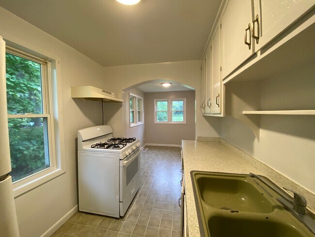Building Photo - 1316-1318 Baker - Duplex located in the Ea...
