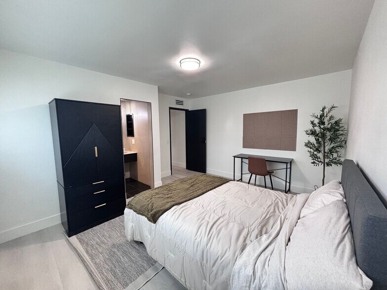 Building Photo - 270 W Blaine St