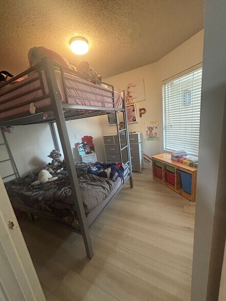 Building Photo - 8421 Decosta Ave