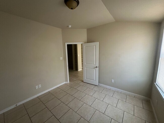 Building Photo - 4304 Ivory Ln