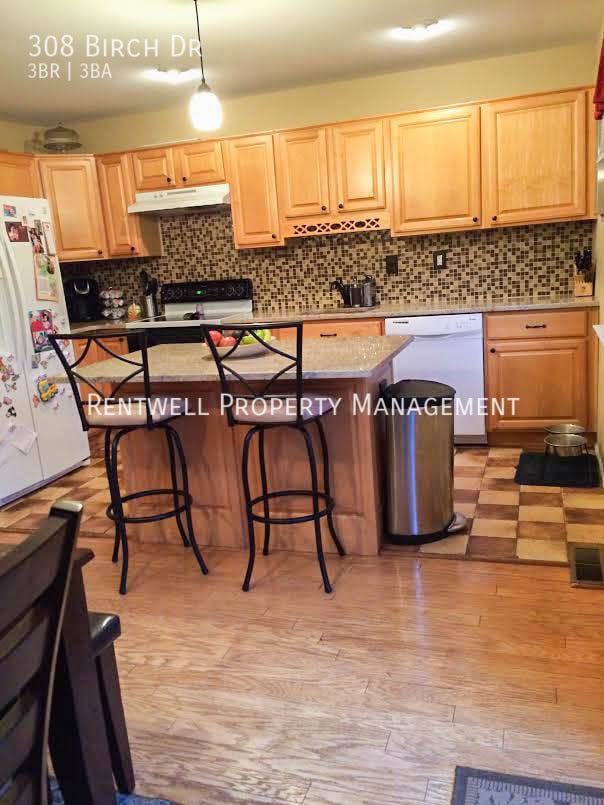 Building Photo - 308 Birch Dr