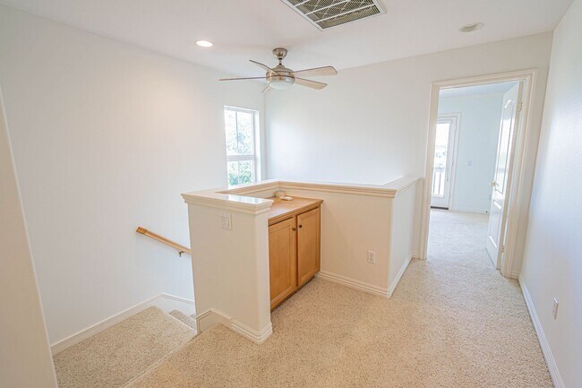 Building Photo - Bella Ventana 3 Bedroom Rental Home in Valencia!