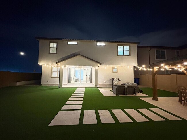 Building Photo - 5935 S Coyote Canyon