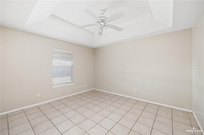 Building Photo - 18 W Prosperity Dr