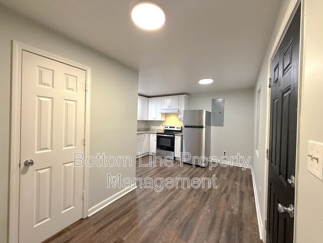 Building Photo - 919 1/2 Arlington Ave