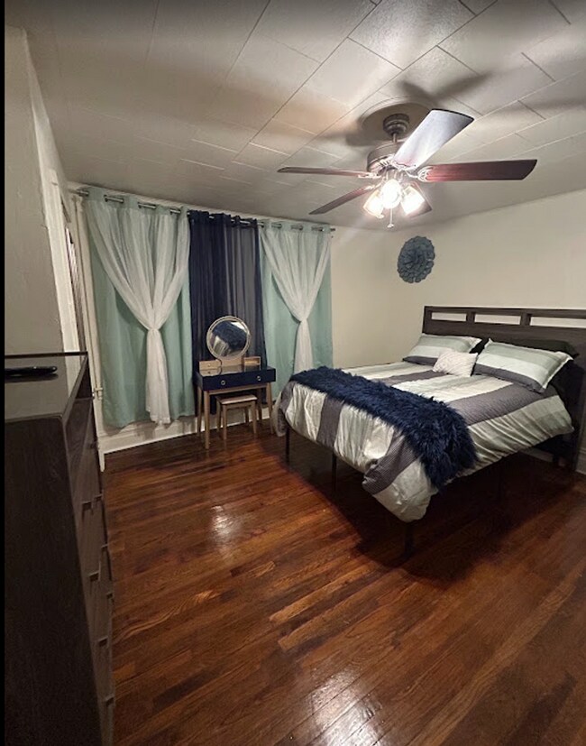 Building Photo - 2201 Beaver-Rooms