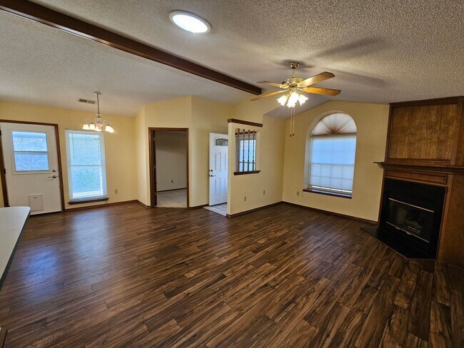 Building Photo - 2116 Westmore Dr