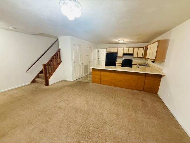 Building Photo - 882 Patrick Henry Dr