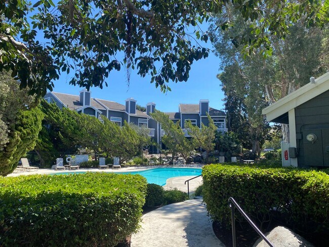 Building Photo - Completely Remodeled 2 Bedroom, 2 Bathroom...
