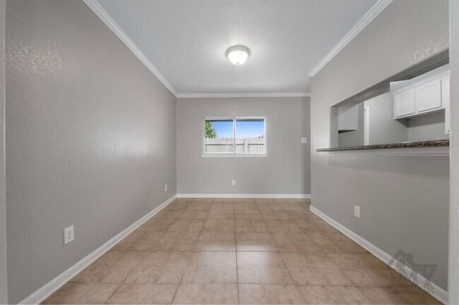 Building Photo - Duplex For Lease