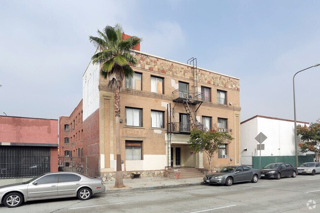 Primary Photo - 2913 Flower St