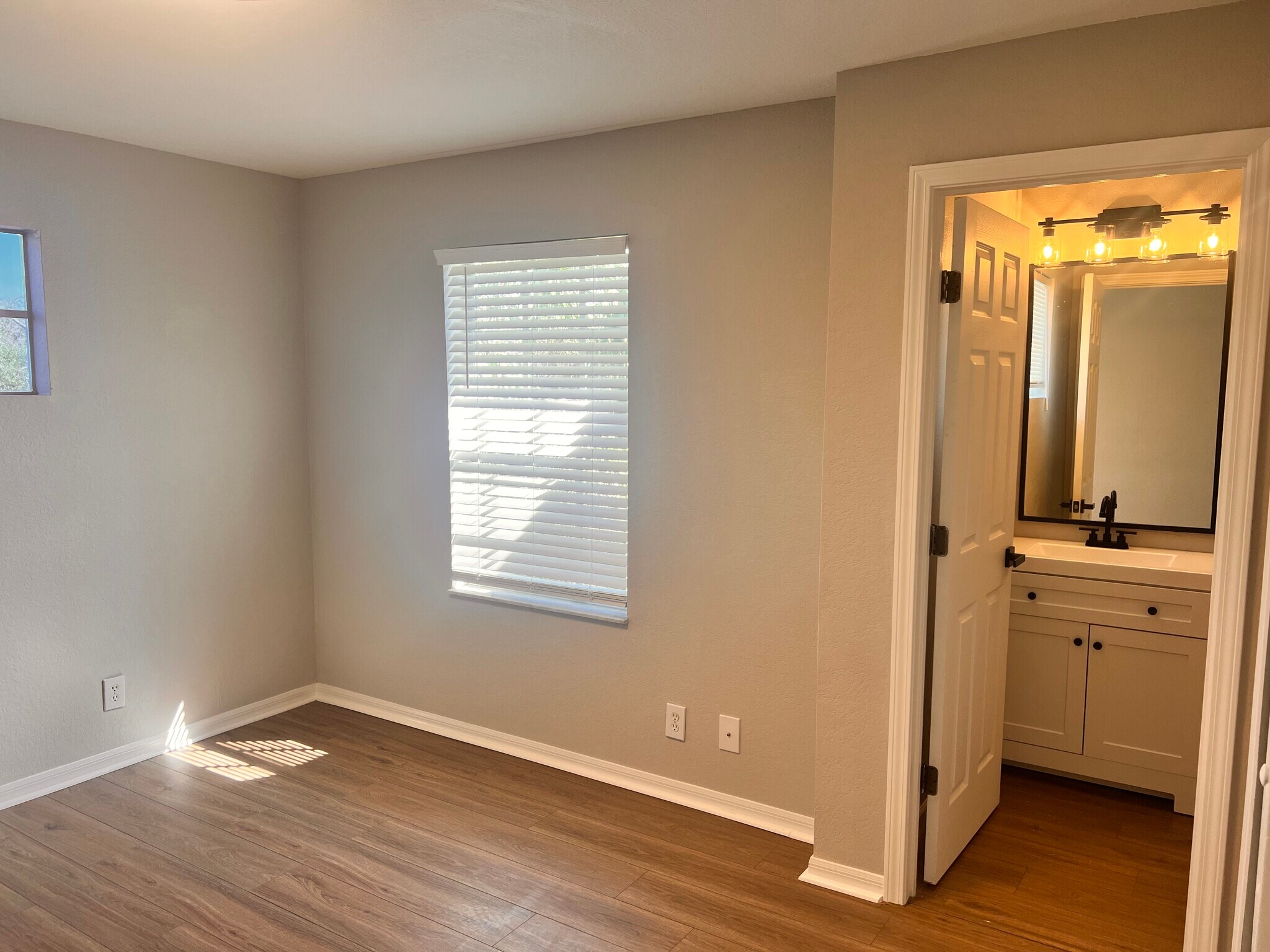 Building Photo - 10983 Winter Crest Dr