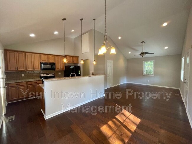 Building Photo - 1596 Foote St NE