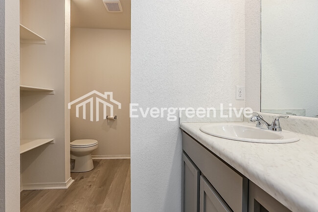 Building Photo - 12 Sourdough Crk Ln