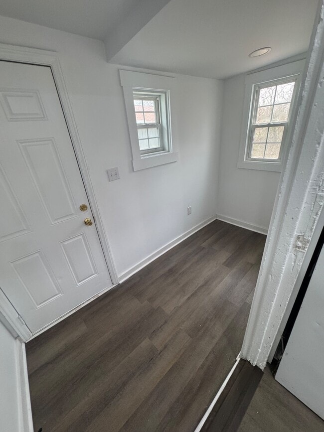 Building Photo - 227 Lewis St