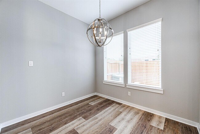 Building Photo - 6725 Parker Oaks Ln