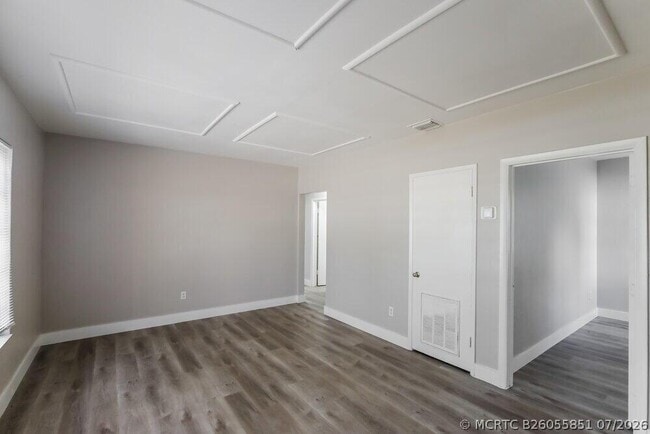 Building Photo - 381 Carolina Ave