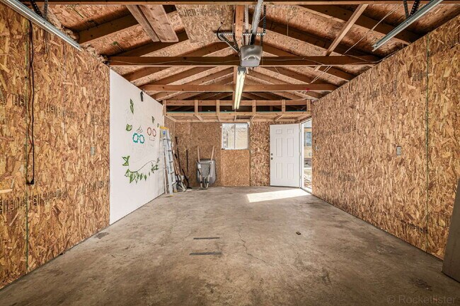 Building Photo - Lovely 5 Bed  / 2 bath in Boston Heights