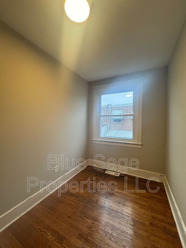Building Photo - 7059 Greenwood Ave