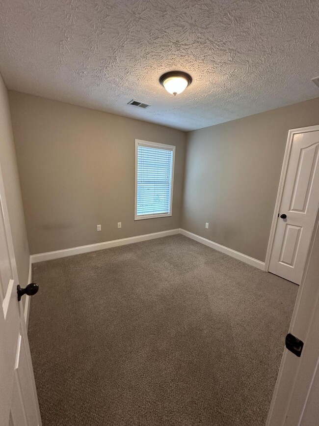 Building Photo - 126 High Point Dr