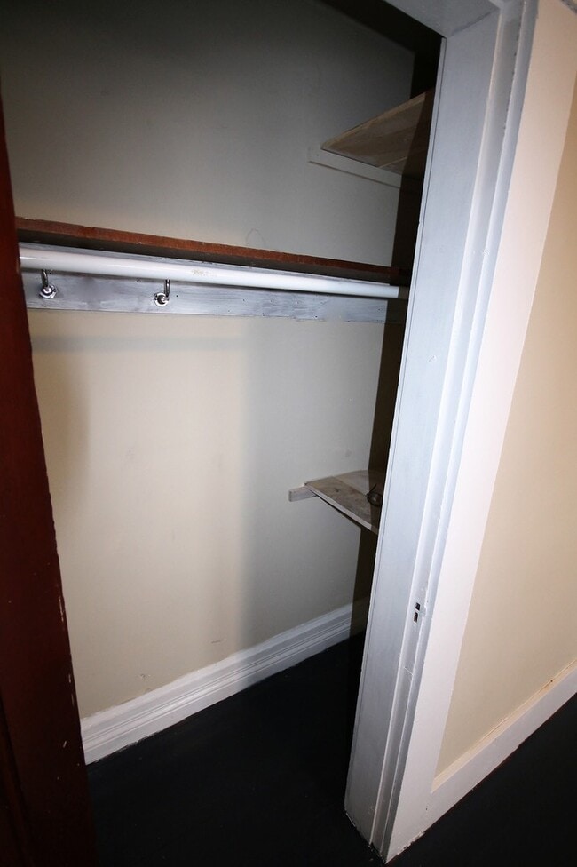 Building Photo - 27 E Duncan St