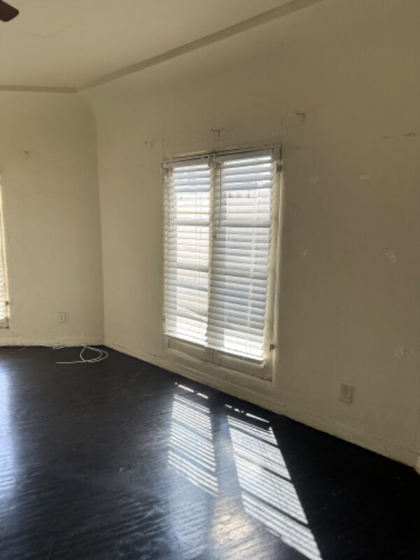 Building Photo - 3221 W 43rd Pl