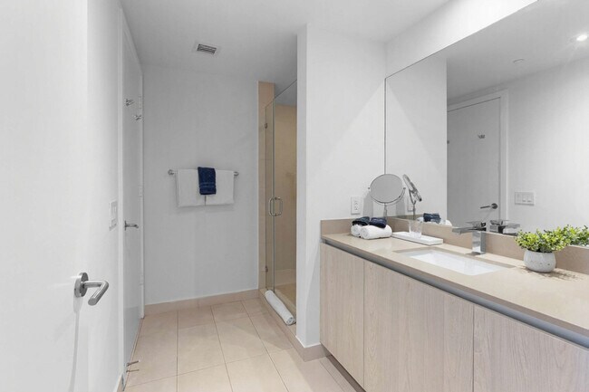 Building Photo - 4111 S Ocean Dr