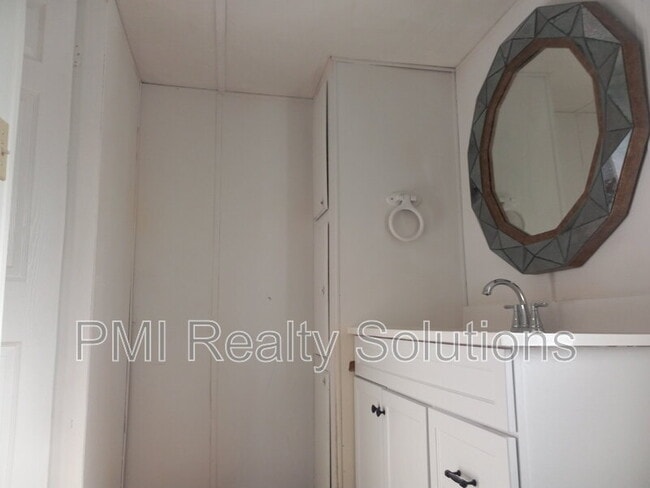 Building Photo - 310 Elberta Ave