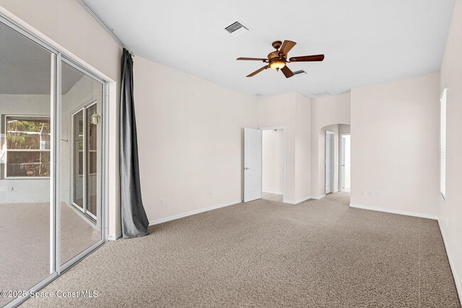 Building Photo - 943 Carriage Hill Rd