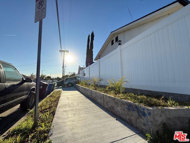 Building Photo - 10905 Olinda St