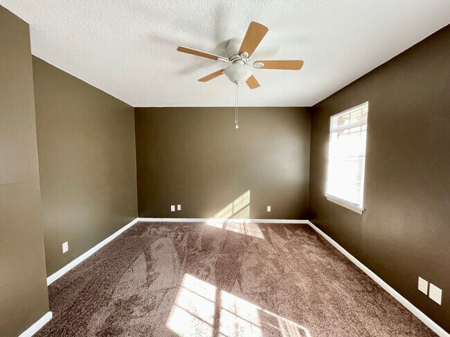 Building Photo - 1704 Devonwood Dr