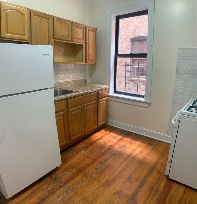 Building Photo - 2 bedroom in BRONX NY 10468