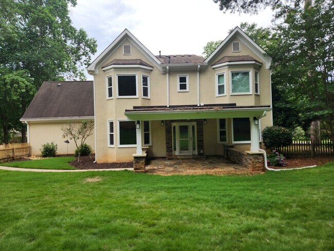 Building Photo - Executive Rental in Lake Redwine Community, 4 Bedrooms and 2.5 Baths 2 Car Garage - Newnan, GA
