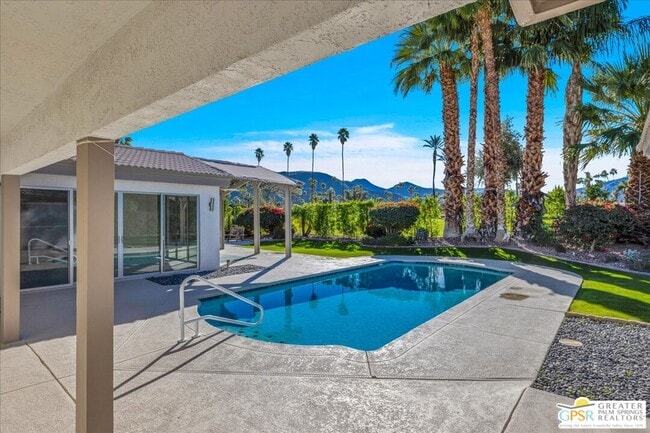 Building Photo - 605 E Sierra Way