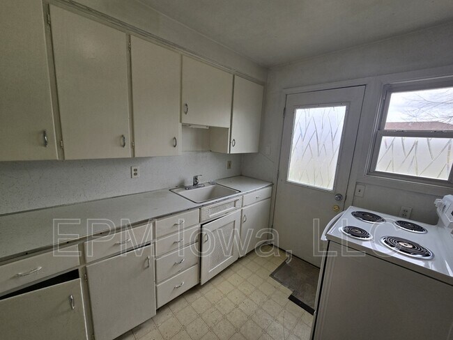 Building Photo - 269 Madison St