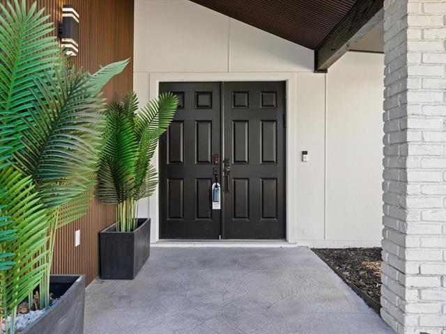 Building Photo - 16825 Park Hill Dr