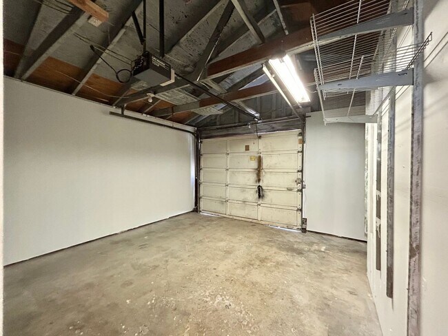 Building Photo - Freshly Updated 3 Bedroom Home with Garage, Fenced Yard & Covered Patio!