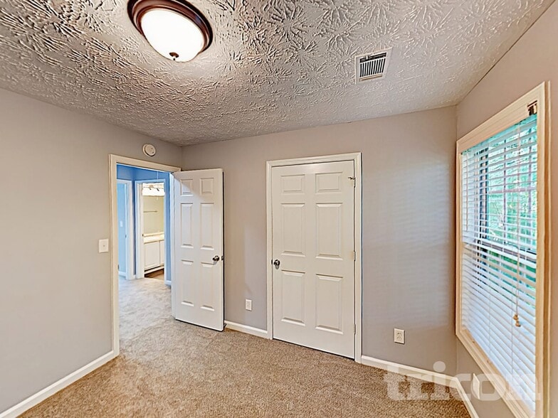 Building Photo - 2395 Sailor Ln