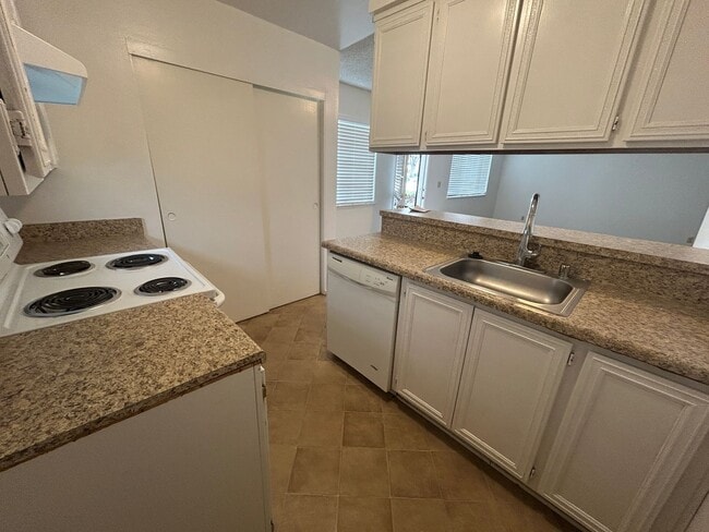 Building Photo - Ventura- Charming 2-Bedroom, 1-Bath McKeon Condo