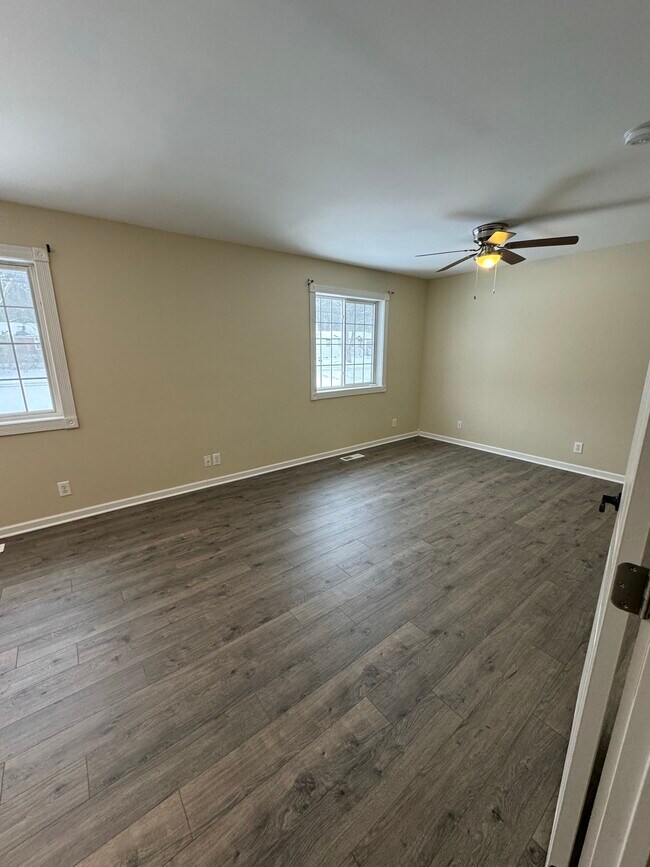 Building Photo - Hillside