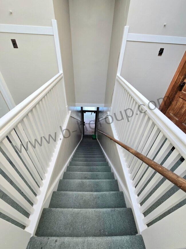 Building Photo - 715 57th St