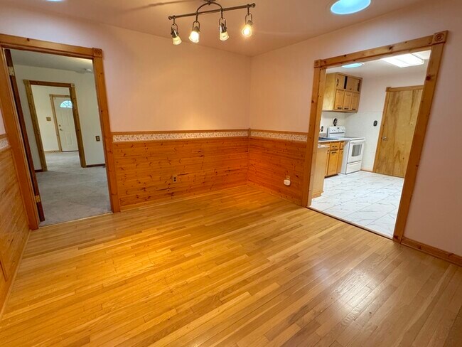 Building Photo - 5007 Hazelwood Rd