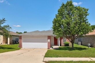 Building Photo - 2101 Parksville Way