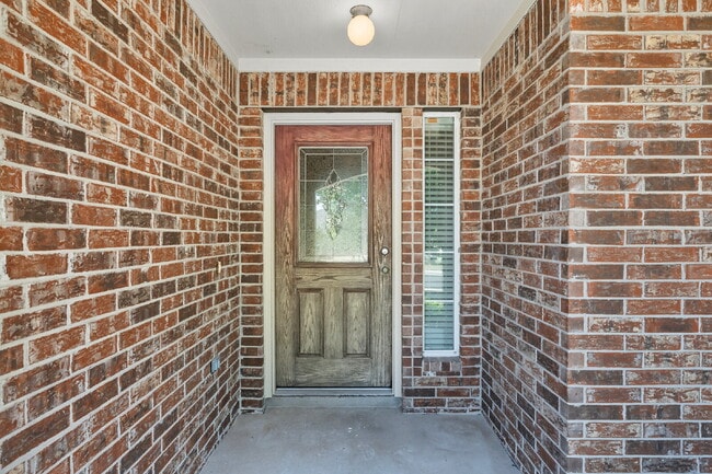Building Photo - 3 Bedroom in Kyle with Fresh Paint Through...
