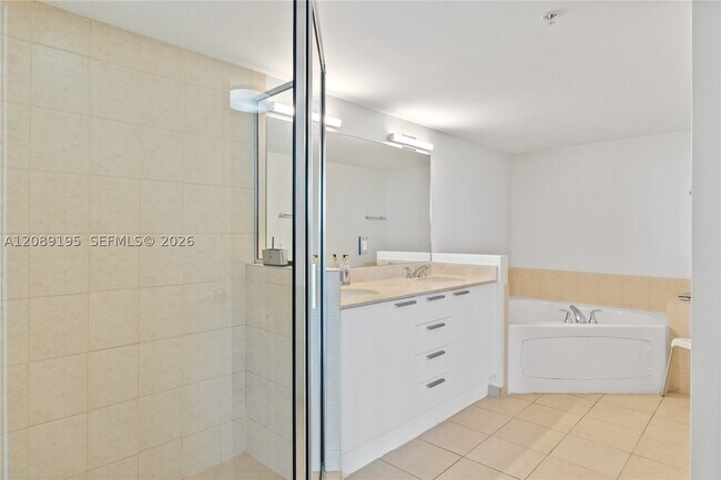 Building Photo - 16699 Collins Ave